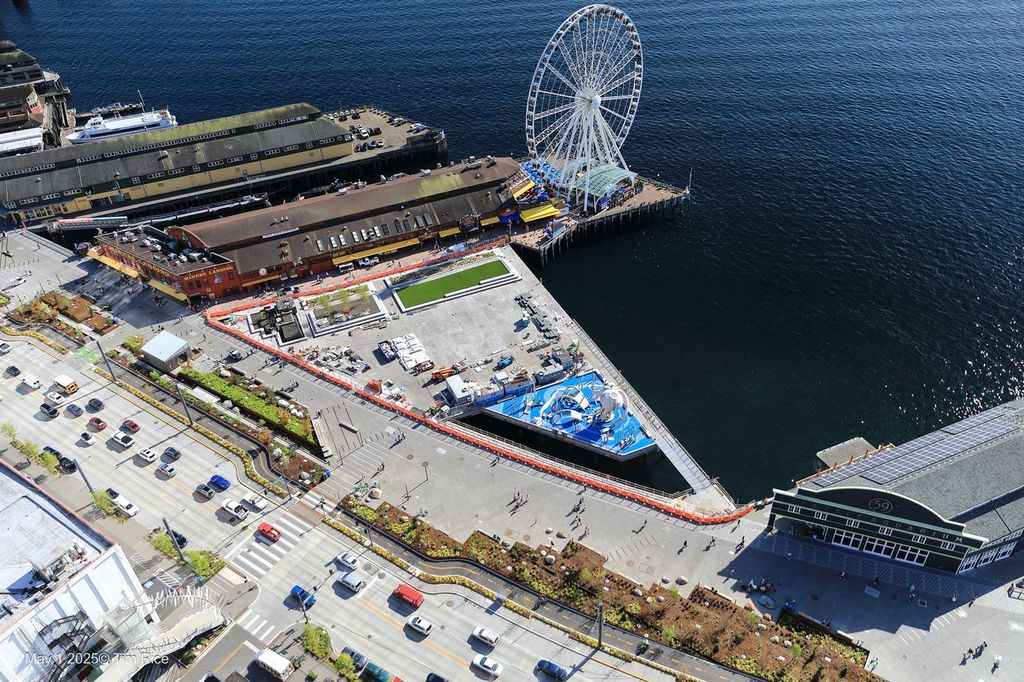 Ariel photo of pier 58 on the Seattle waterfront with a view of the aquarium and ferris wheel